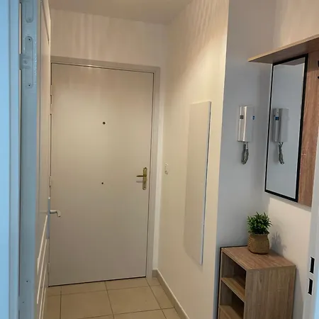 Joli Climatise Avec Terrasse Au Calme Apartmán *
