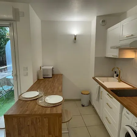 Apartmán Joli Climatise Avec Terrasse Au Calme *