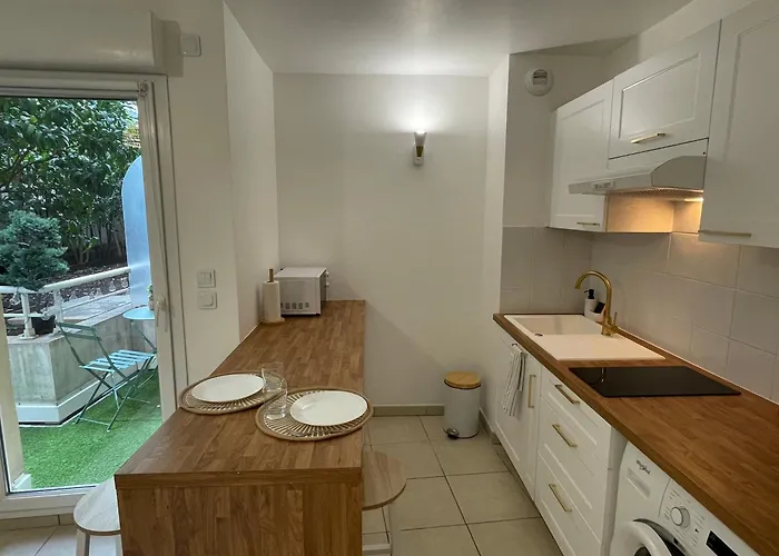 Apartmán Joli Climatise Avec Terrasse Au Calme *